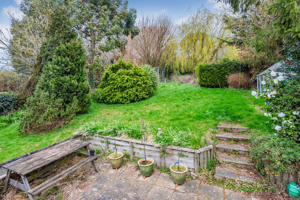 Property photo 2 of 18 Garden