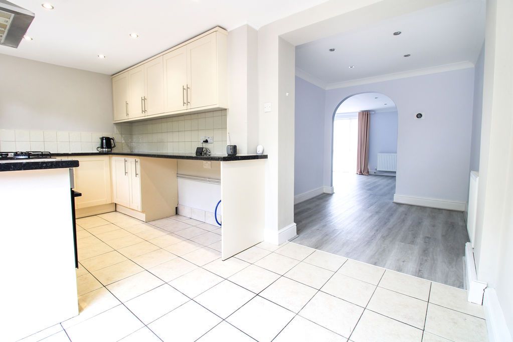 Property photo 3 of 14 Kitchen/Dining Area