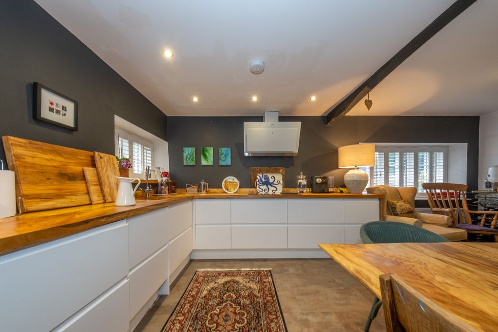 Property photo 3 of 22 Aldon7-24