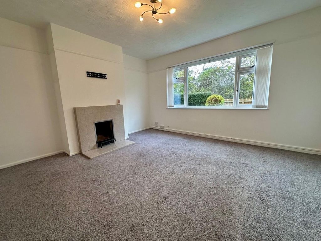 Property photo 2 of 10 Lounge