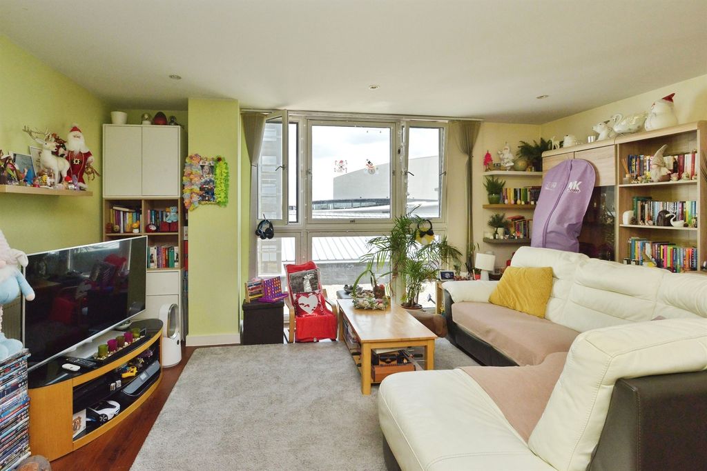 Property photo 2 of 17