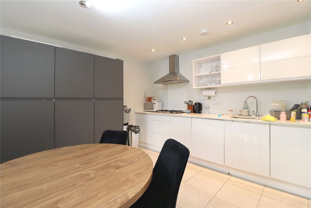 Property photo 3 of 13 Picture No. 10