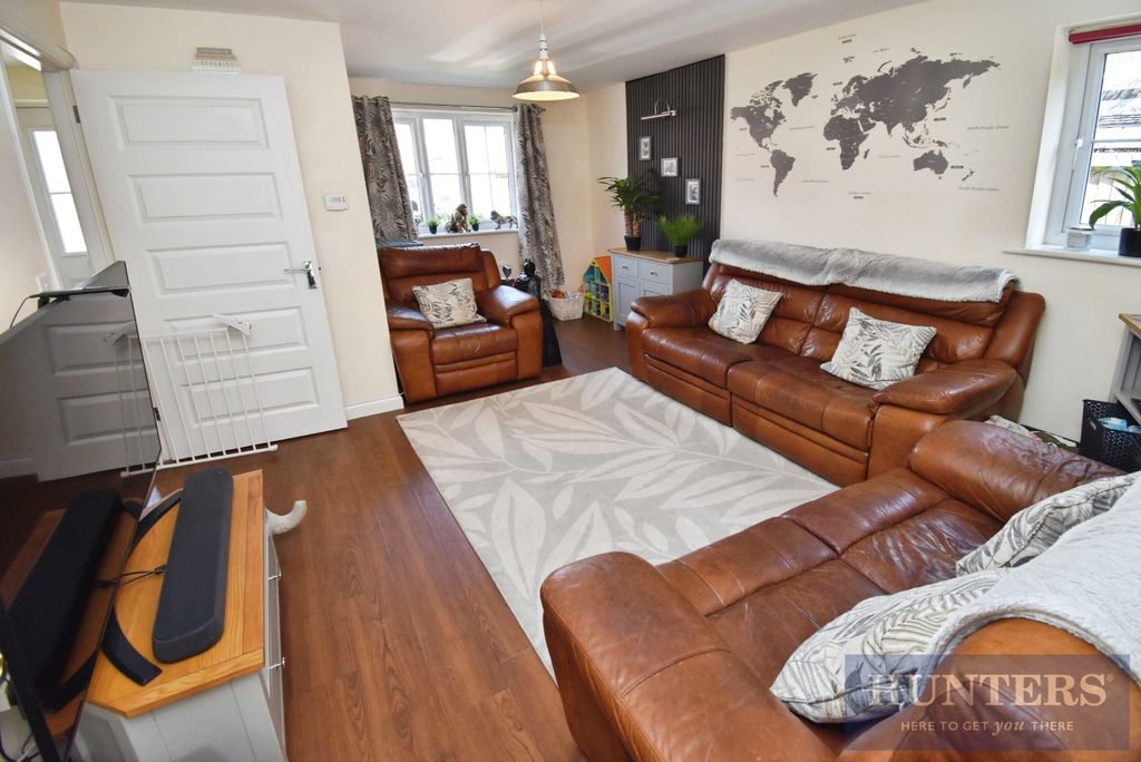 Property photo 2 of 15 Pbox-Img.Jpg