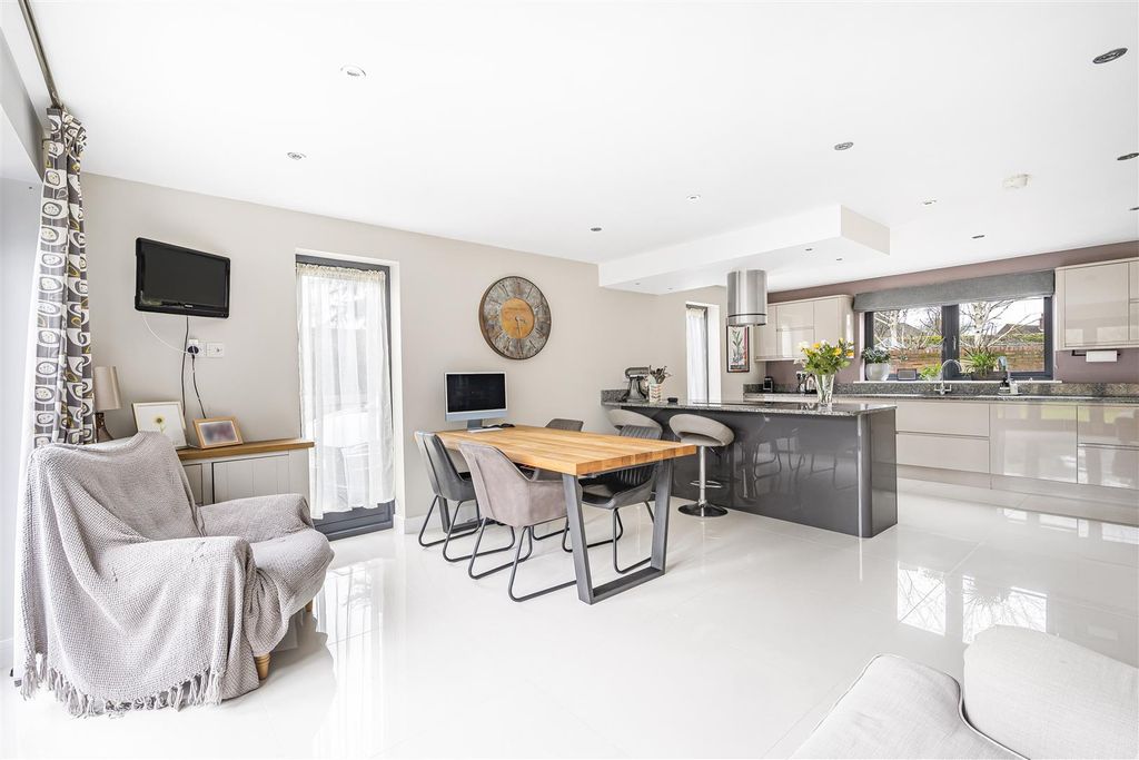 Property photo 3 of 31 6_45556.Jpg