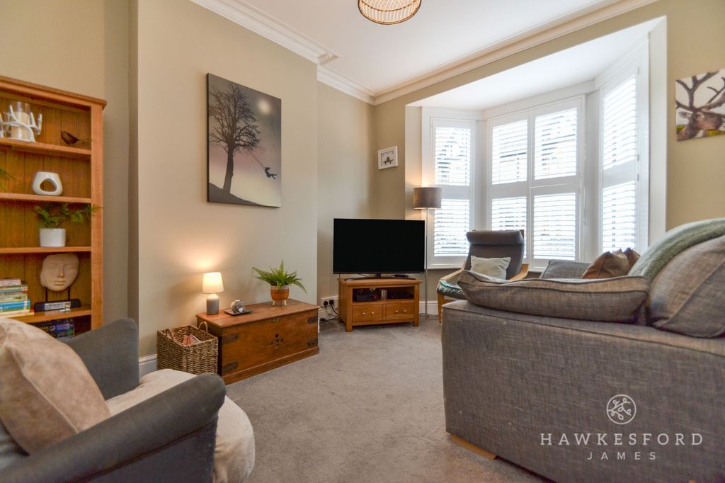 Property photo 2 of 17 Park Road, Sittingbourne - Lounge