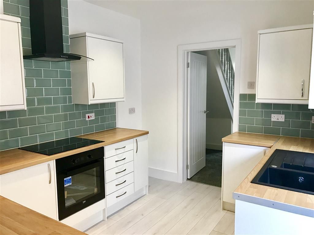 Property photo 2 of 7 Kitchen