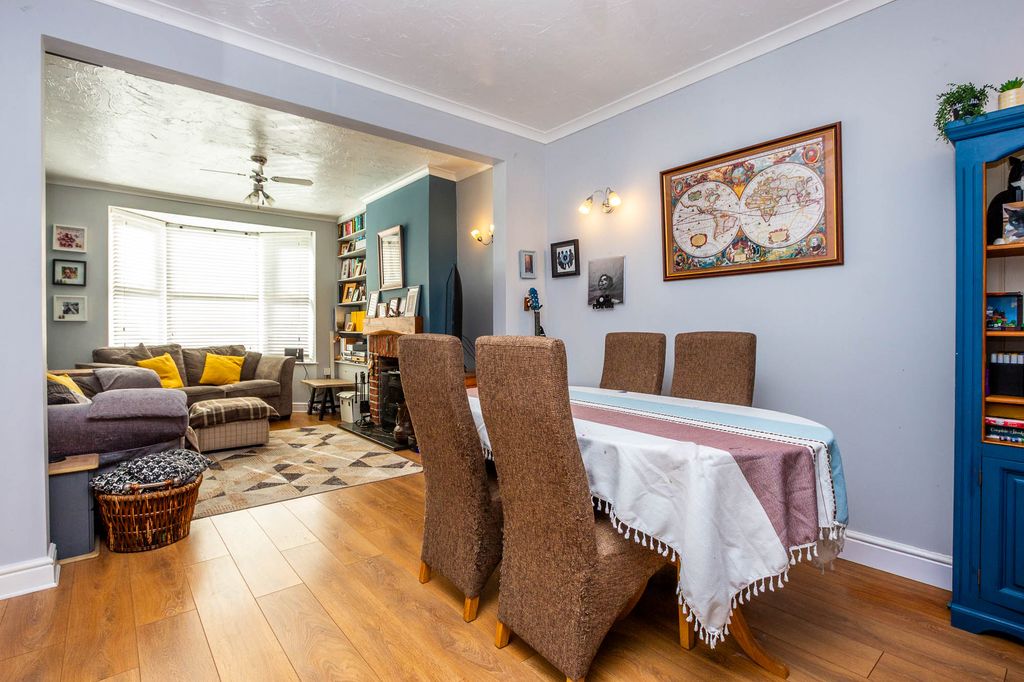 Property photo 3 of 15 Dining Area