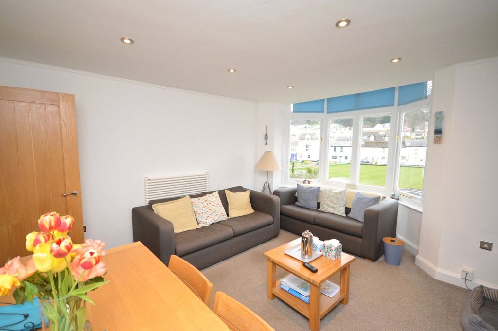 Property photo 2 of 17 Sitting Room