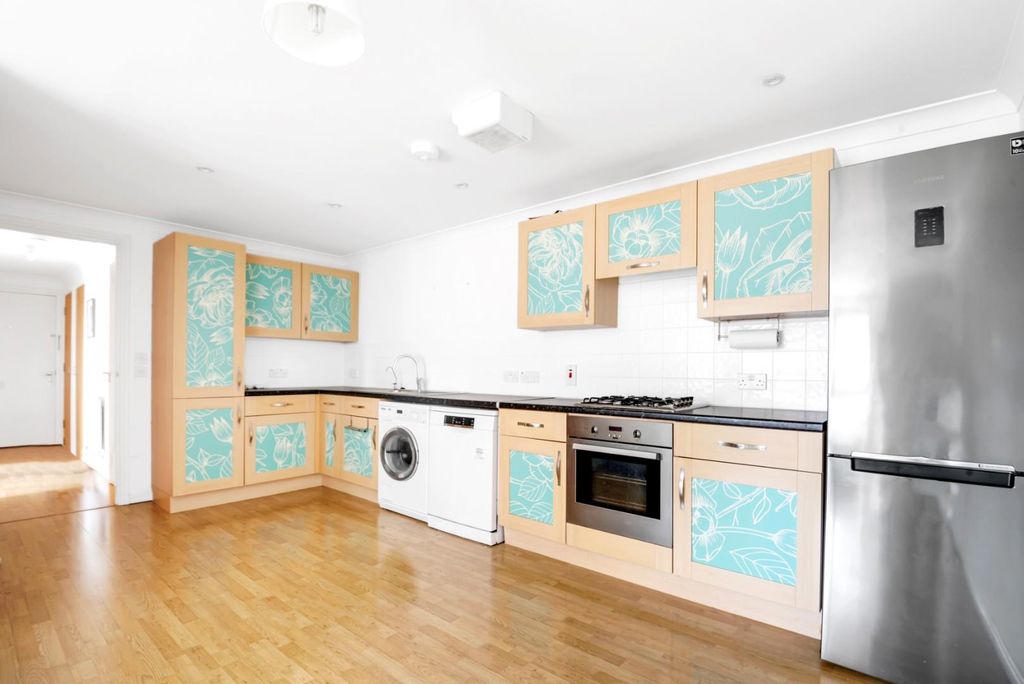 Property photo 2 of 11 Kitchen
