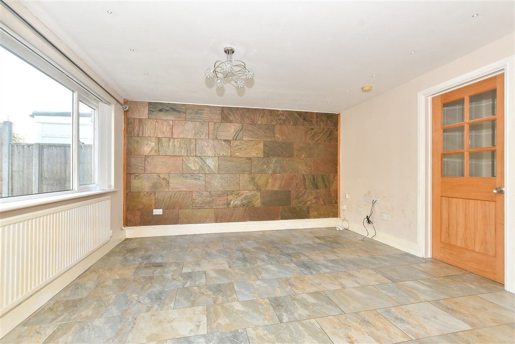 Property photo 3 of 11 Lounge