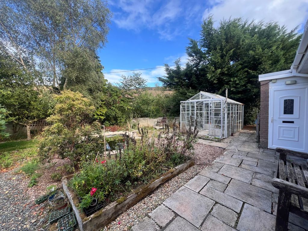 Property photo 3 of 42