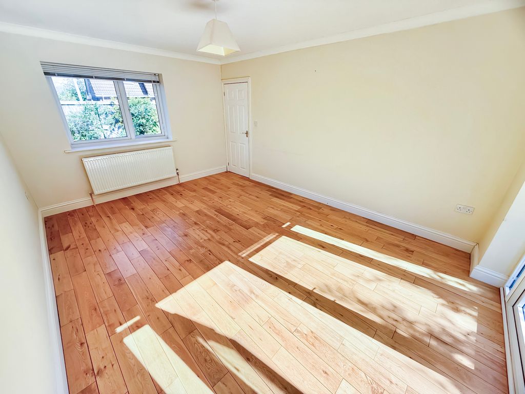 Property photo 3 of 16 Living Room
