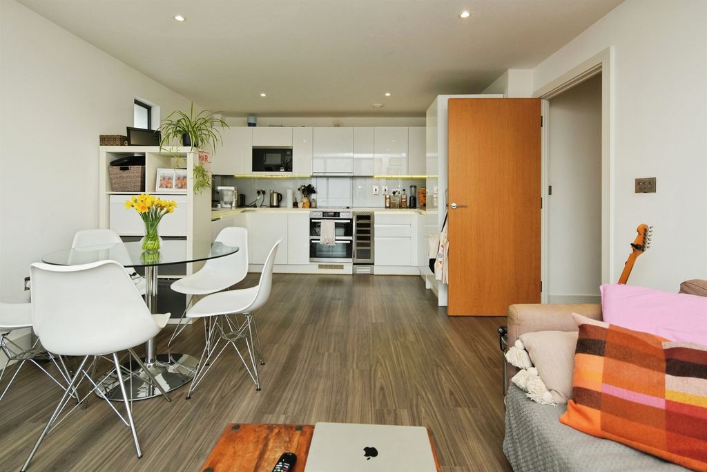 Property photo 3 of 11