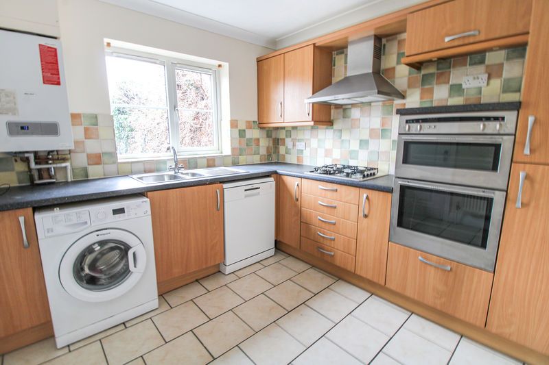 Property photo 2 of 10 Kitchen