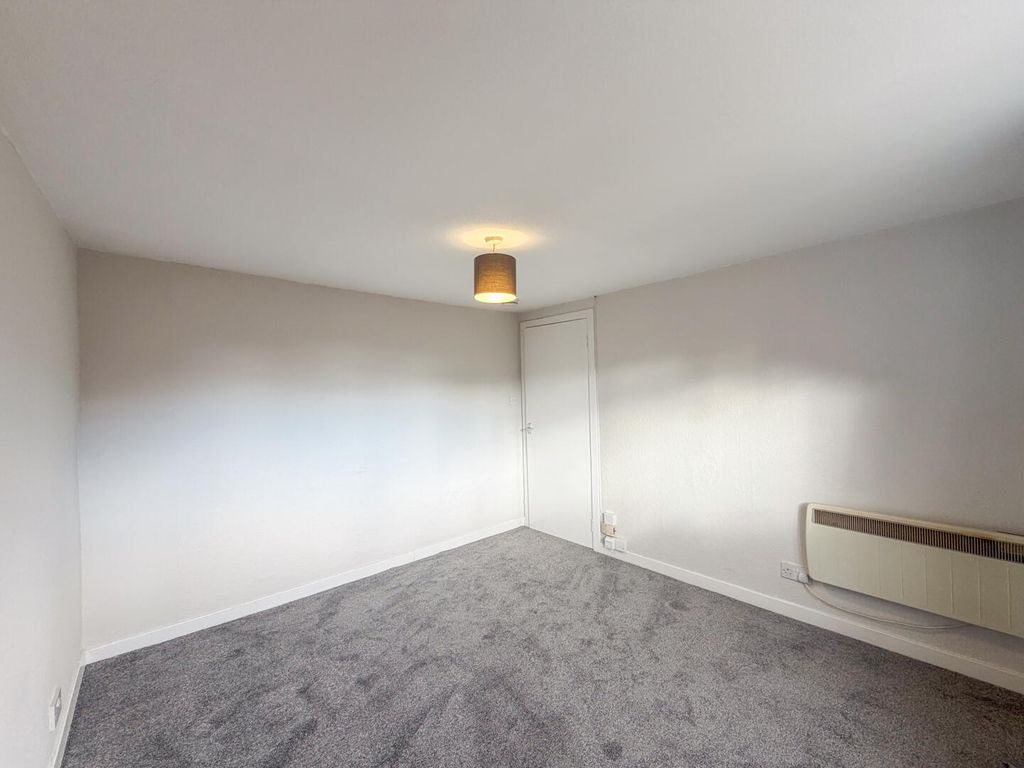 Property photo 2 of 7 Living Room