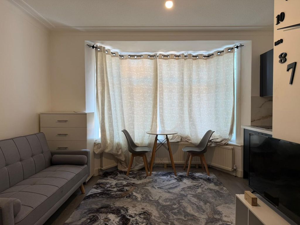 Property photo 3 of 10 Living Room