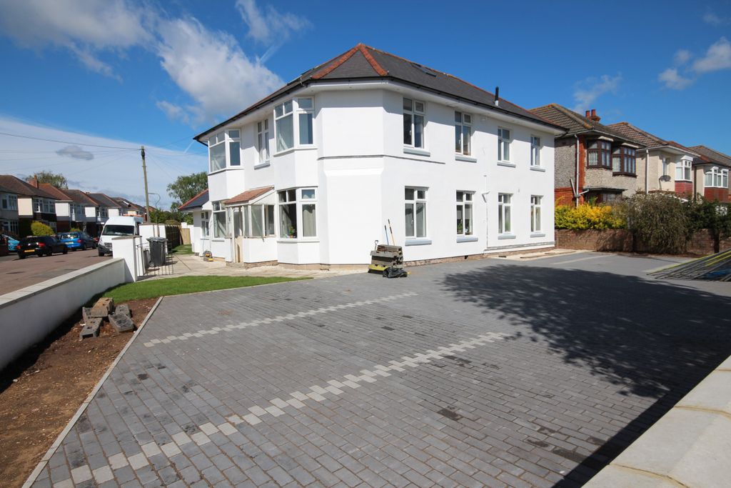 Property photo 1 of 4