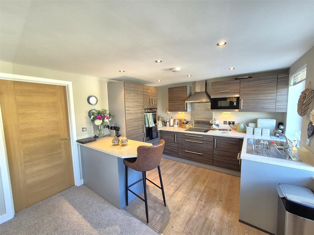 Property photo 2 of 18 Kitchen