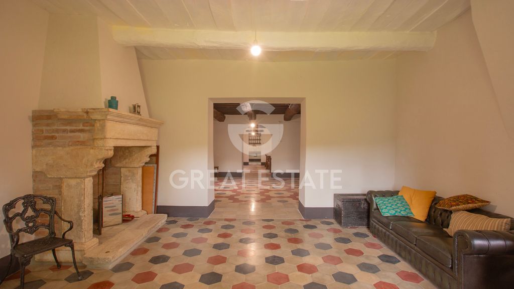 Property photo 2 of 88 Interiors