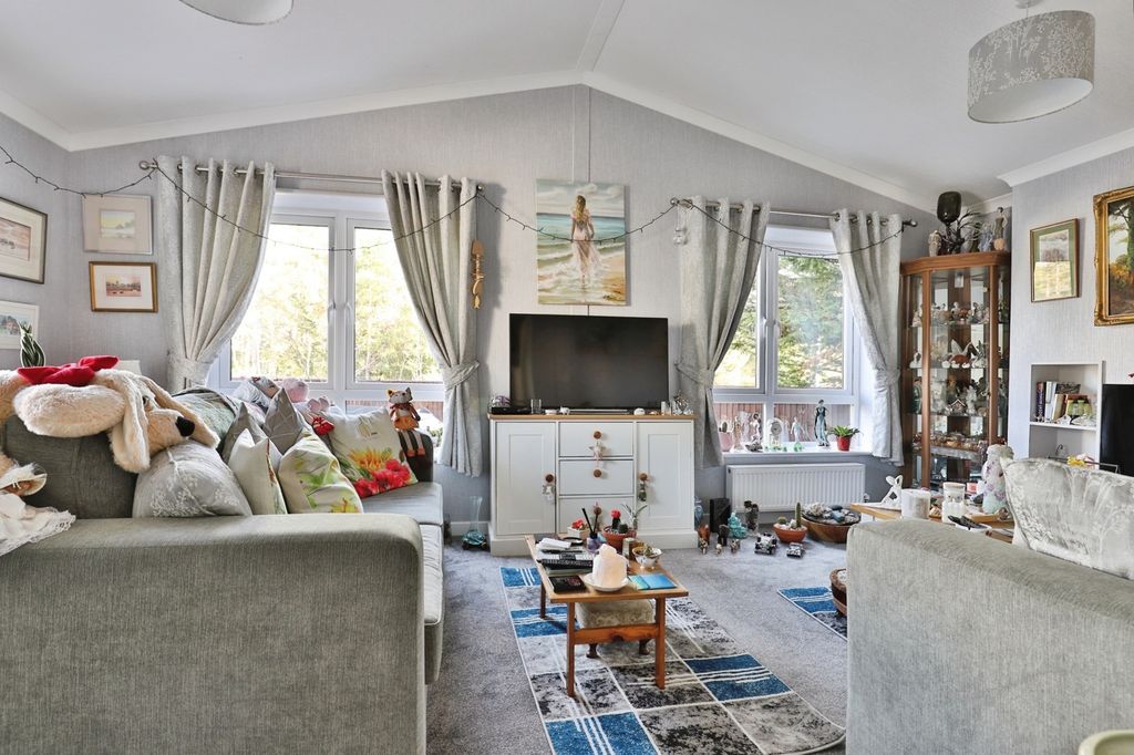 Property photo 2 of 17 Photo