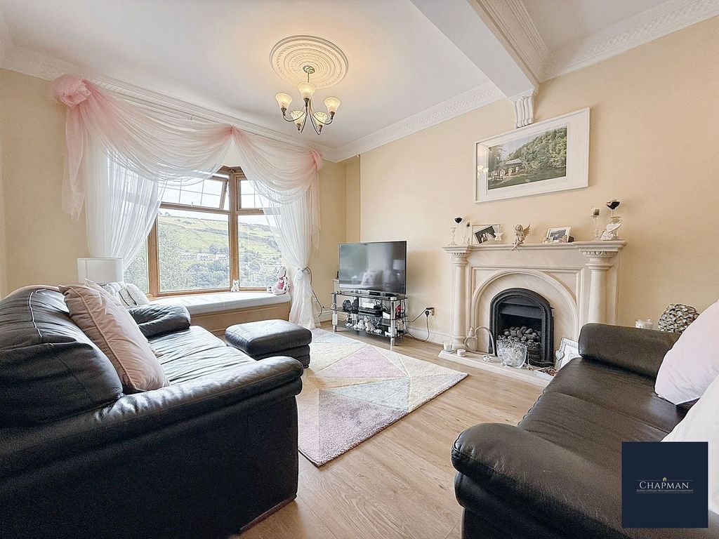 Property photo 2 of 27
