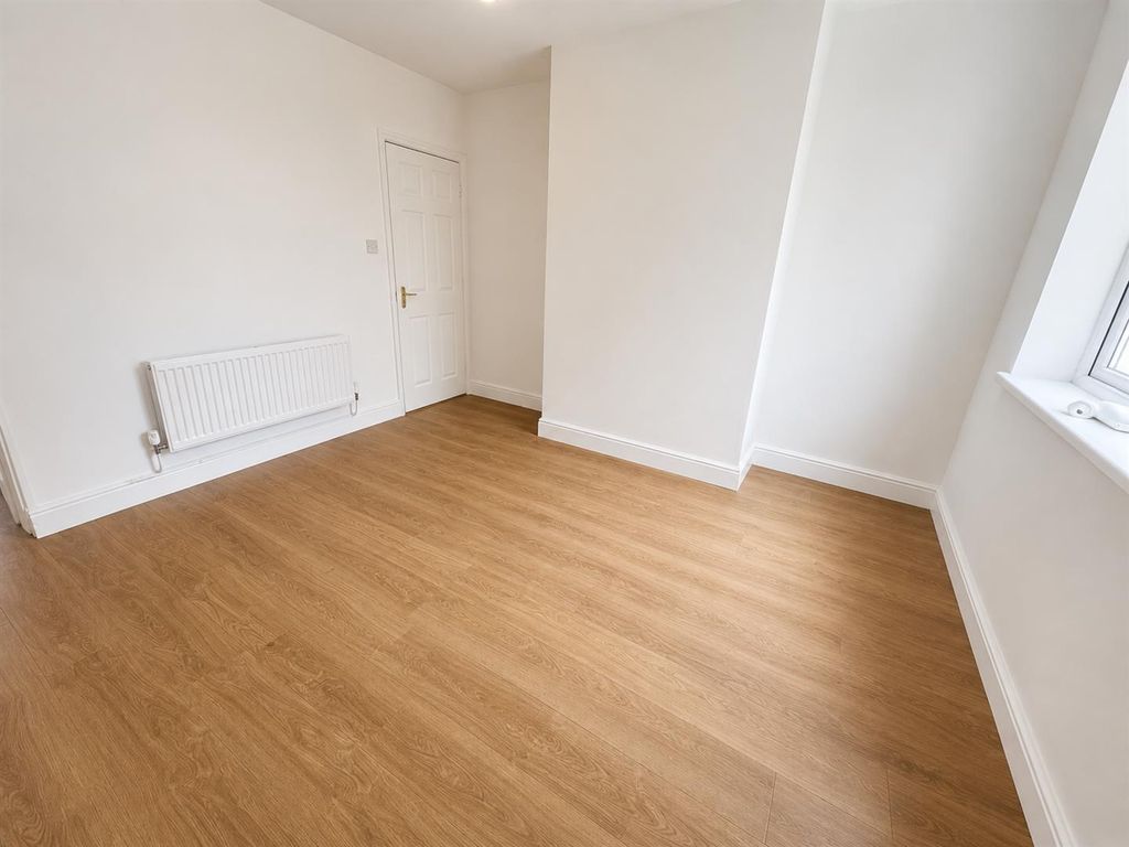 Property photo 3 of 8 2