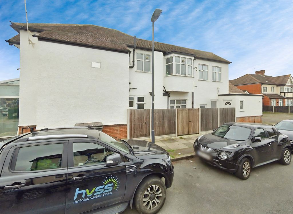 Property photo 1 of 15 Three Bedroom 1st Floor Maisonette For Sale