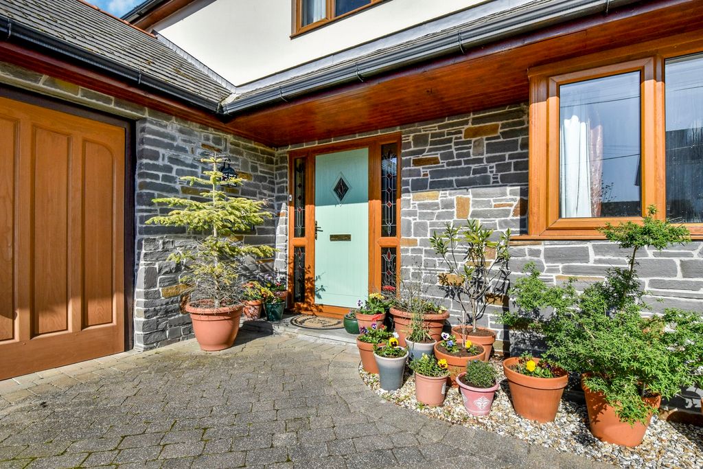 Property photo 2 of 26 Pbox-Img.Jpg