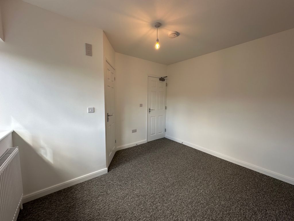 Property photo 3 of 10 Room 5 