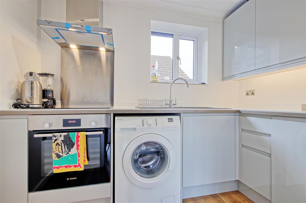 Property photo 2 of 11 Kitchen.Jpg