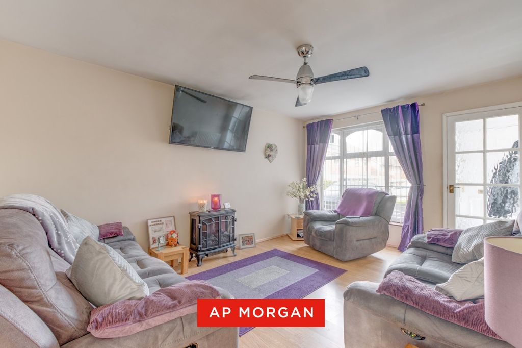 Property photo 3 of 15 Picture No. 12