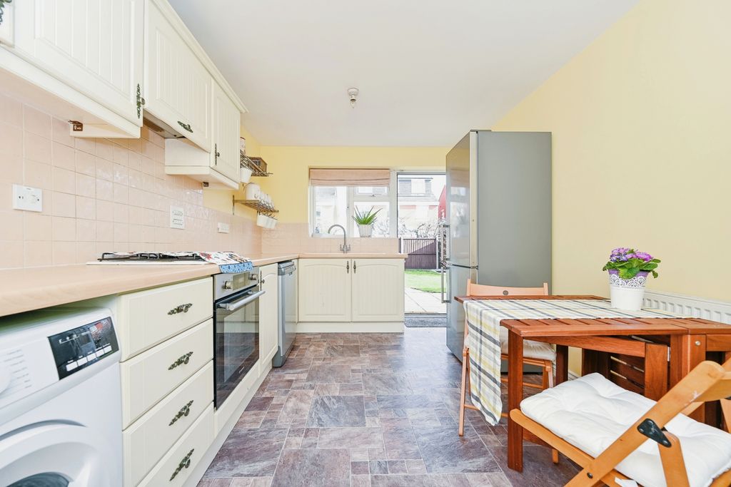 Property photo 3 of 10 Kitchen Diner