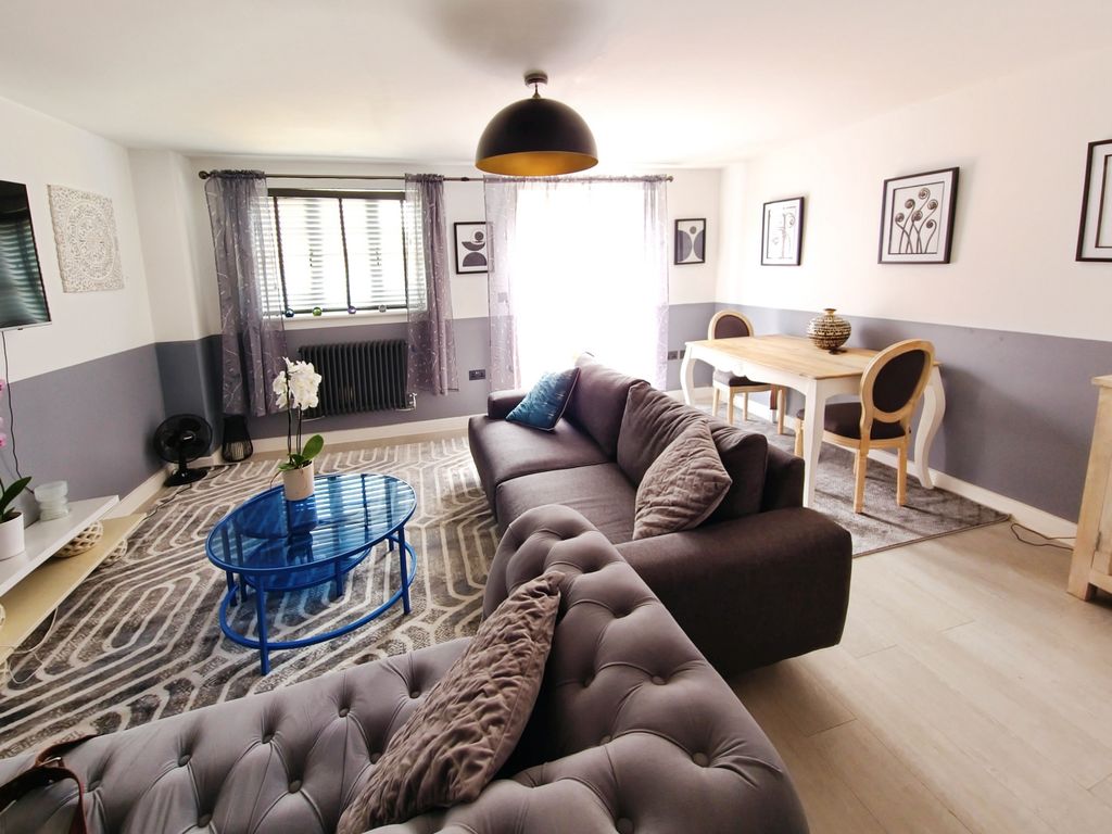 Property photo 2 of 18 1000050370