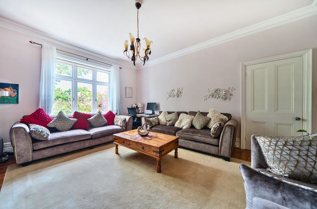 Property photo 2 of 11 1315035-18-685B91...