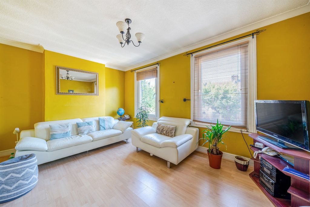 Property photo 3 of 12