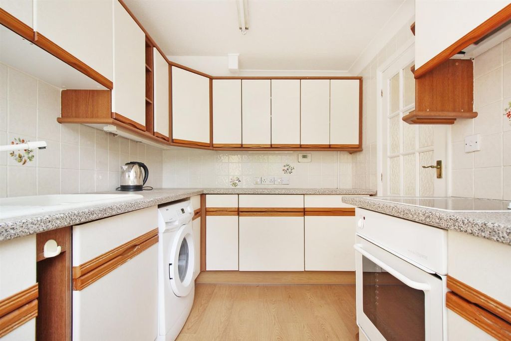 Property photo 3 of 8 Picture 3