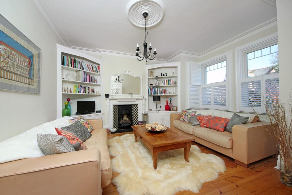 Property photo 2 of 19