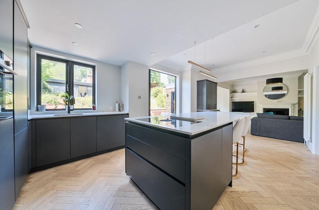 Property photo 3 of 39 1316626-23-686Cf9...
