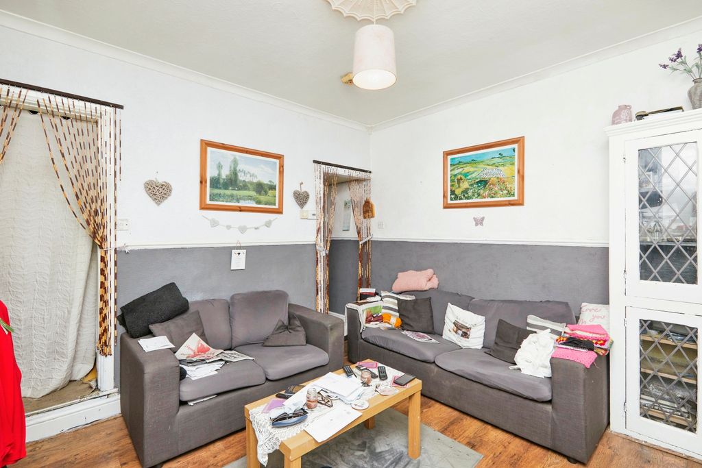 Property photo 3 of 7