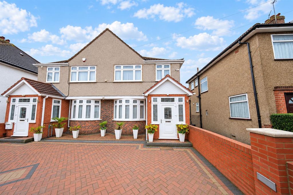 Property photo 1 of 11 71748712-Aef7-418B-A7B2-18E603A49Cfe.Png