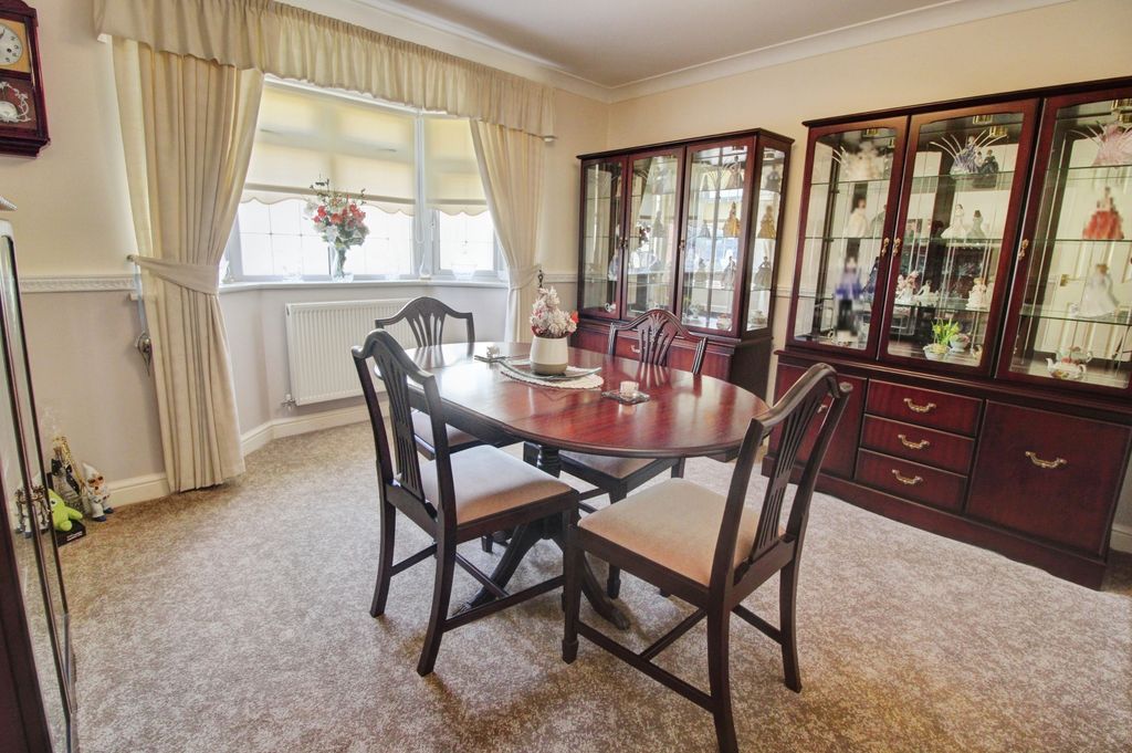 Property photo 3 of 15 Dining Room/Bedroom 2