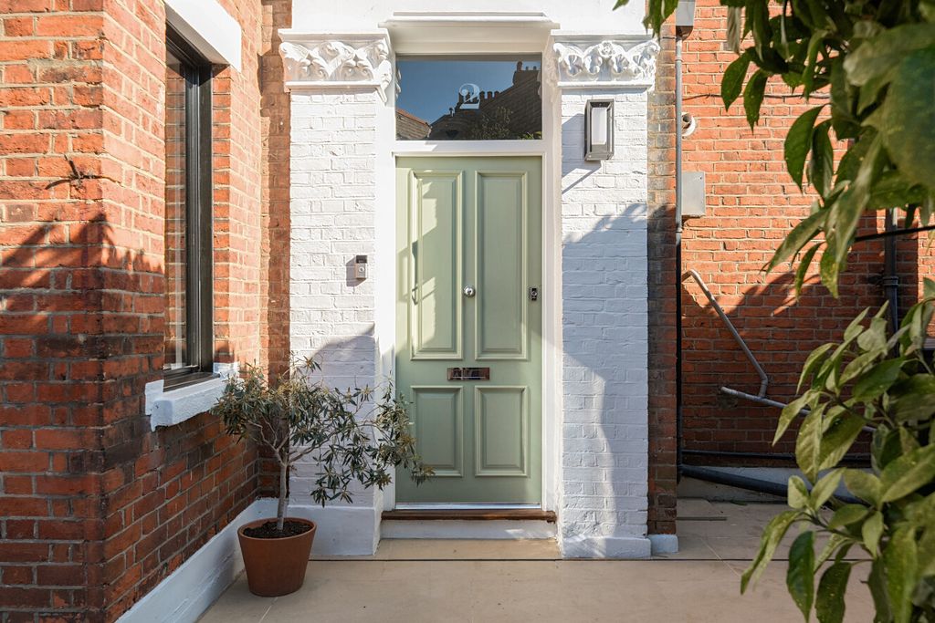 Property photo 2 of 23 1508069-18-6A7B70...