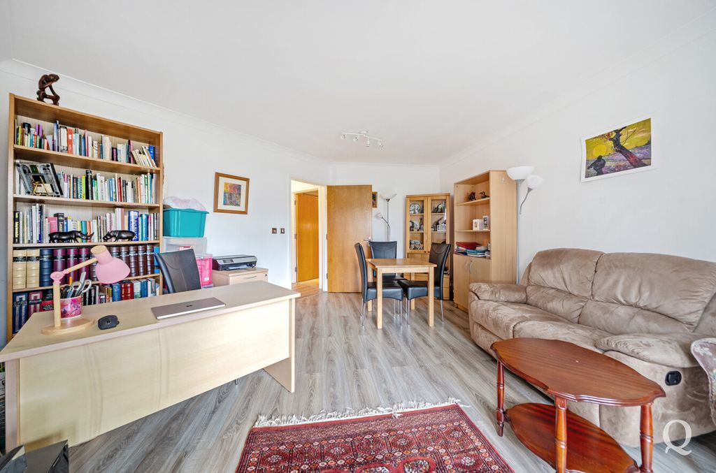 Property photo 3 of 18 78A64434-E47A-4F3...