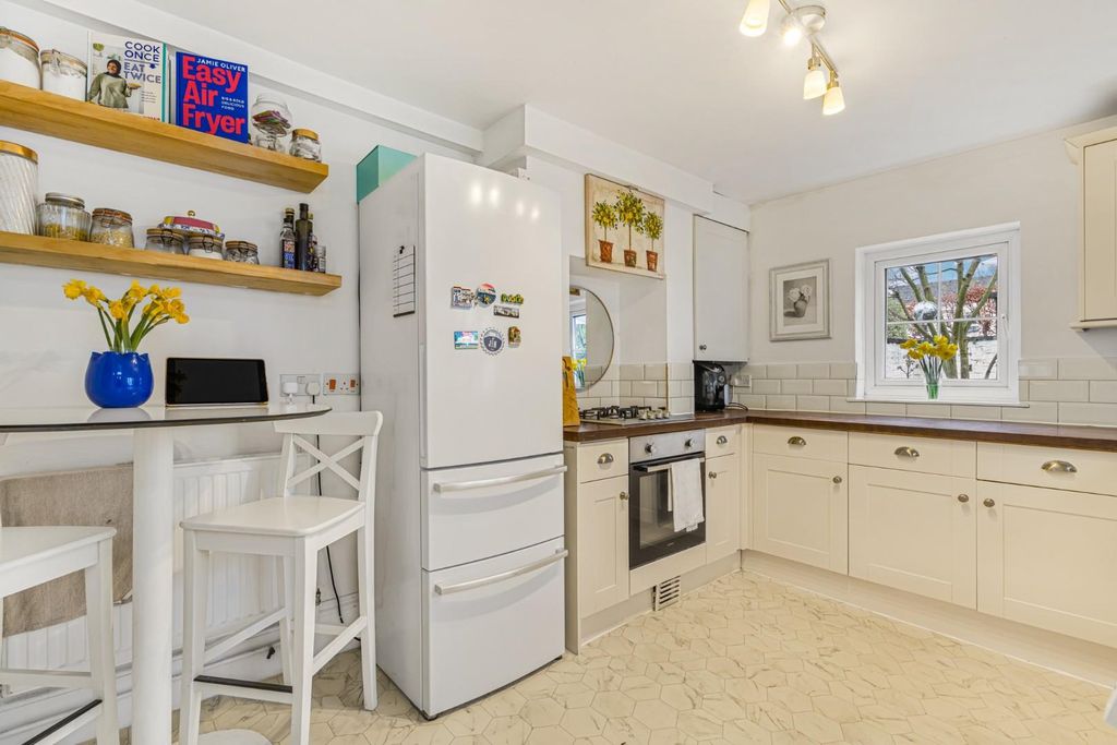 Property photo 3 of 14 3-Bed-House-Cheltenham5.Jpg