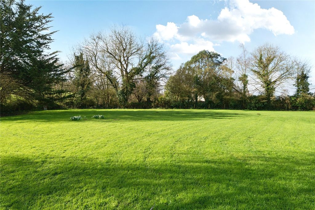 Property photo 2 of 9 Grounds