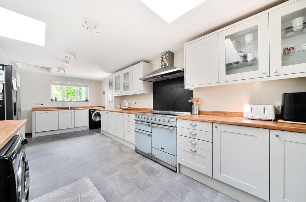 Property photo 2 of 24 Picture No. 21