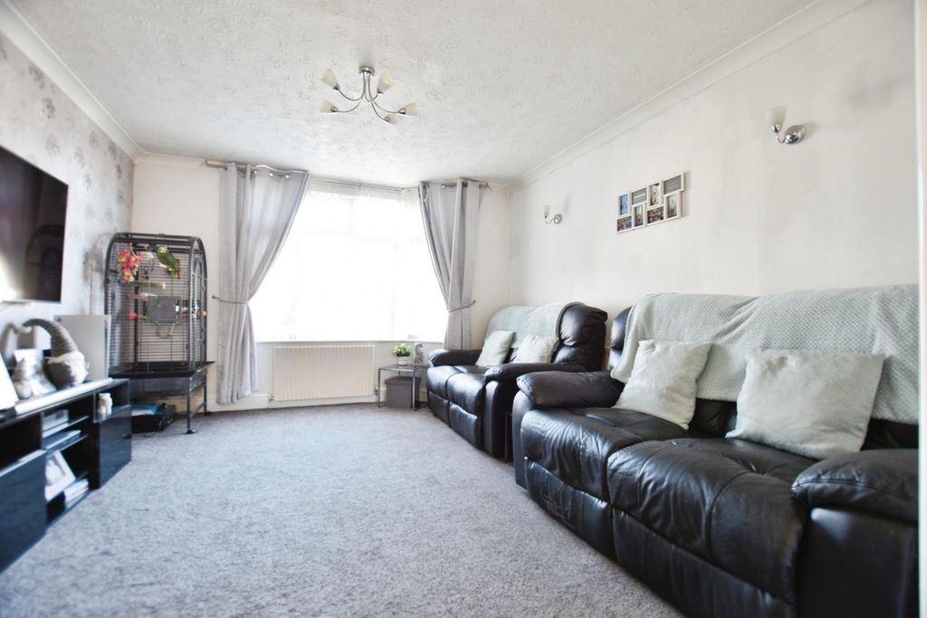 Property photo 3 of 12