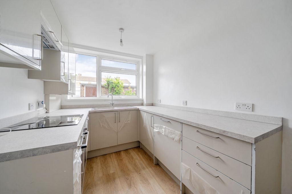 Property photo 2 of 16 1457978-9-6A03583...