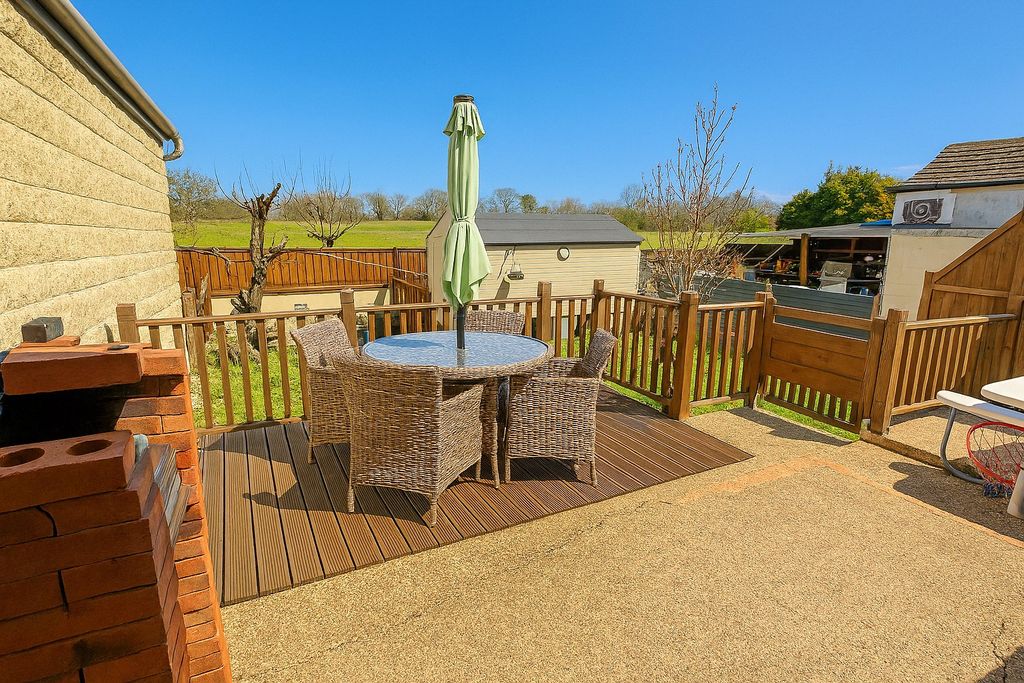 Property photo 3 of 20 Summer Garden