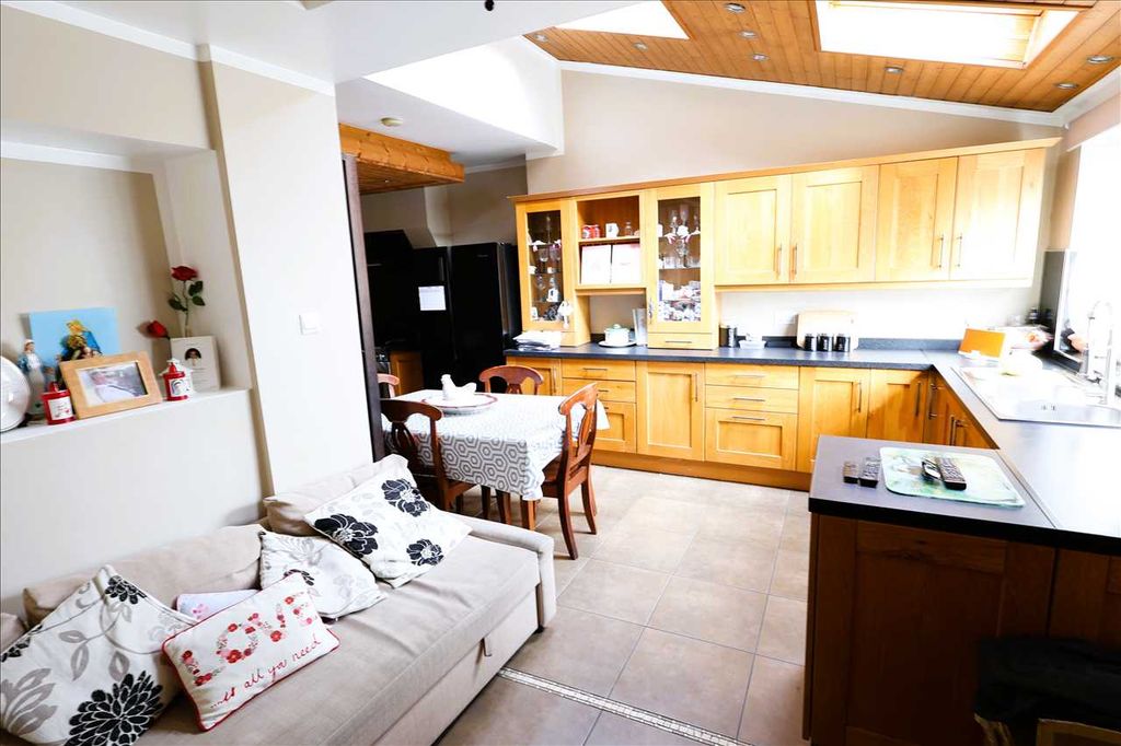 Property photo 3 of 13 Kitchen/Dining Area/Family Room L-Shaped